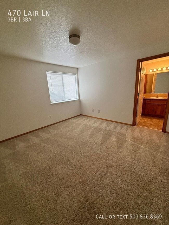 Building Photo - 470 Lair Ln