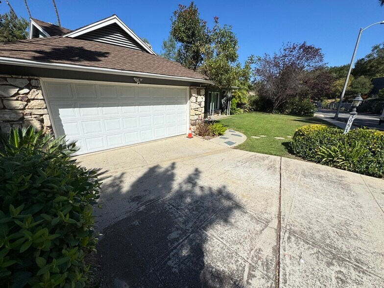 Building Photo - 3957 Woodfield Dr