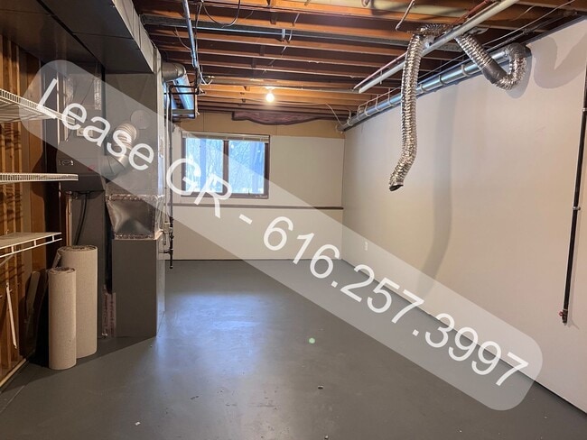 Building Photo - Recently Updated 4 Bedroom Duplex!