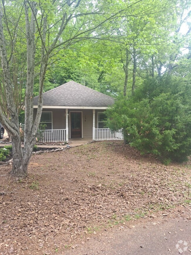 Building Photo - 3 Bed/2 Bath