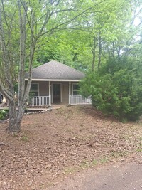 Building Photo - 3 Bed/2 Bath