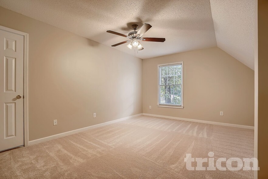 Building Photo - 3125 Harold Way SW