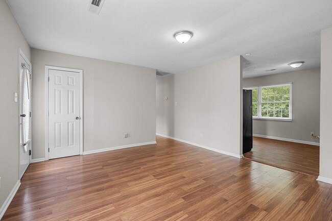Building Photo - Fantastic 3 Bedroom Ranch home in SE Ralei...