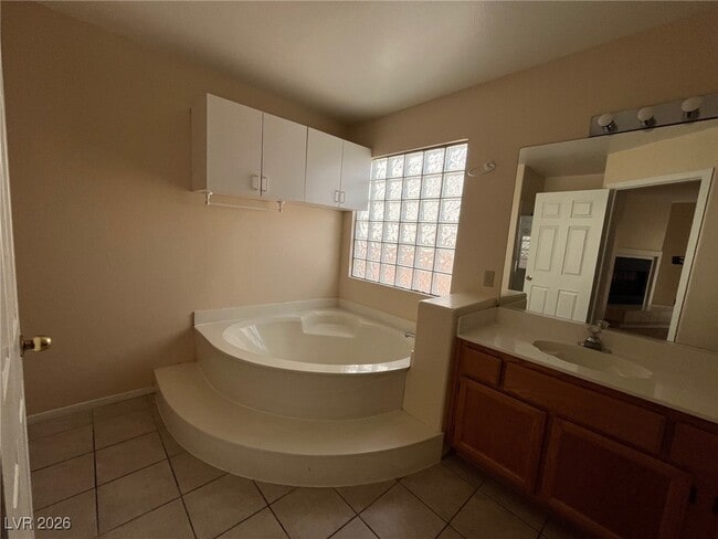 Building Photo - 8313 Hollow Wharf Dr