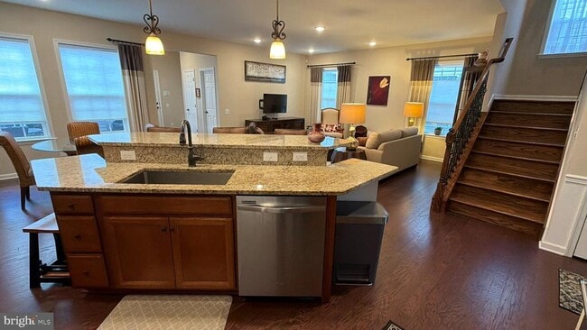 Building Photo - 528 Kerry Ct