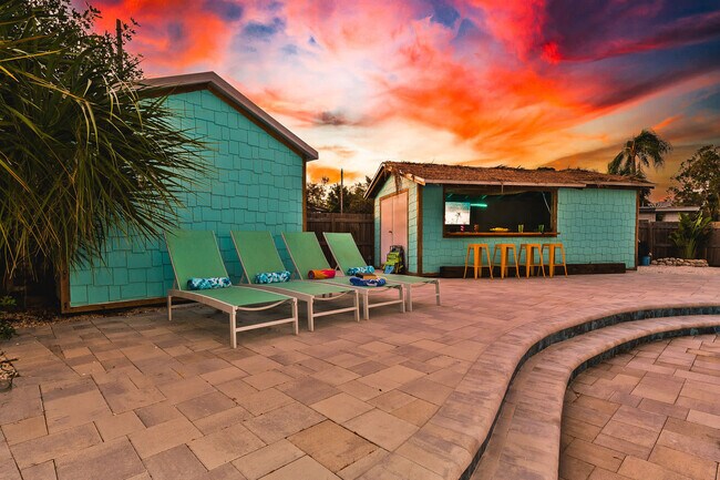 Building Photo - 6660 Date Palm Ave S