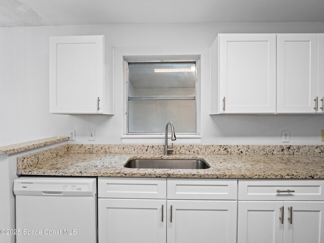 Building Photo - 905 Lisa Dr