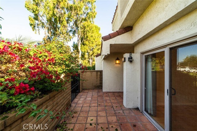 Building Photo - 13 Morena