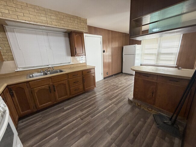 Building Photo - 6150 Dupree Ave