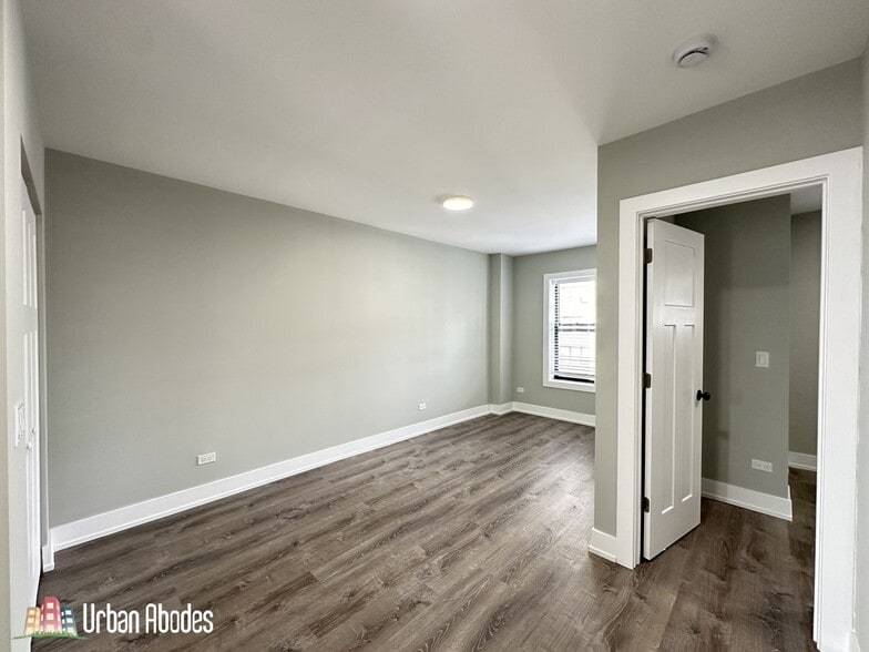 Building Photo - 503 W Belmont Ave