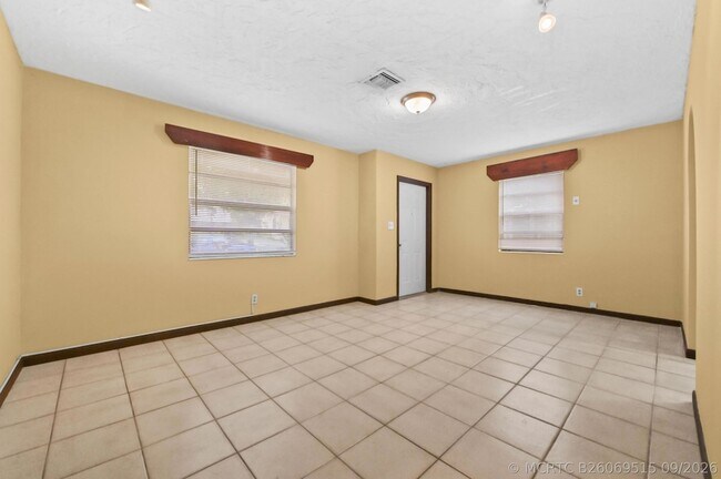 Building Photo - 811 32nd St
