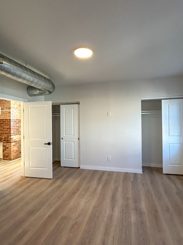 Building Photo - 3206 Dobson St