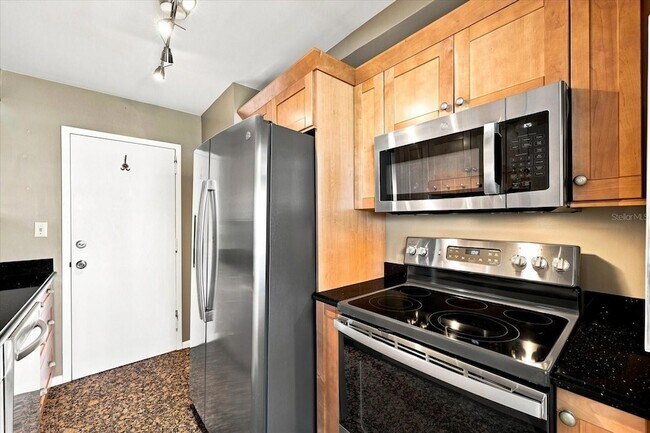 Building Photo - 7200 Sunshine Skyway Ln S