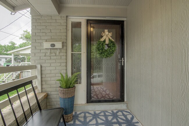 Building Photo - 1145 W 41st Terrace