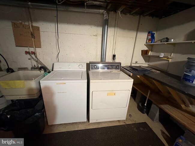 Building Photo - 3918 Stevenson St