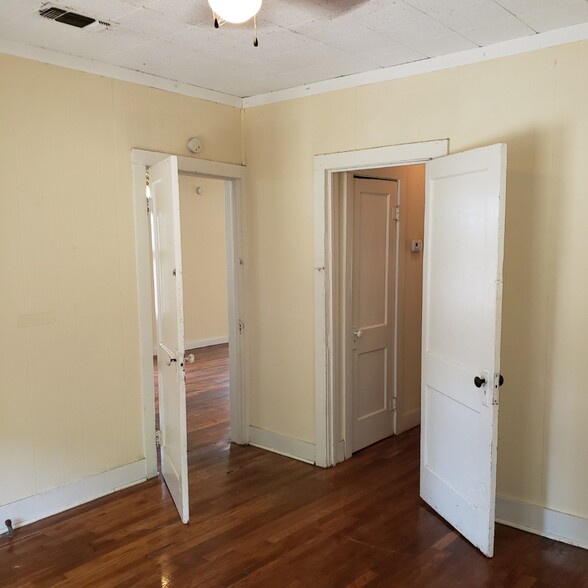 Building Photo - 817 Porter St