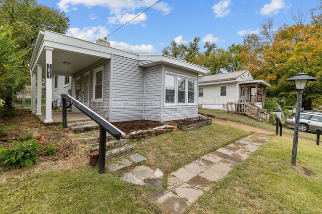 Primary Photo - 1821 Korando Ave