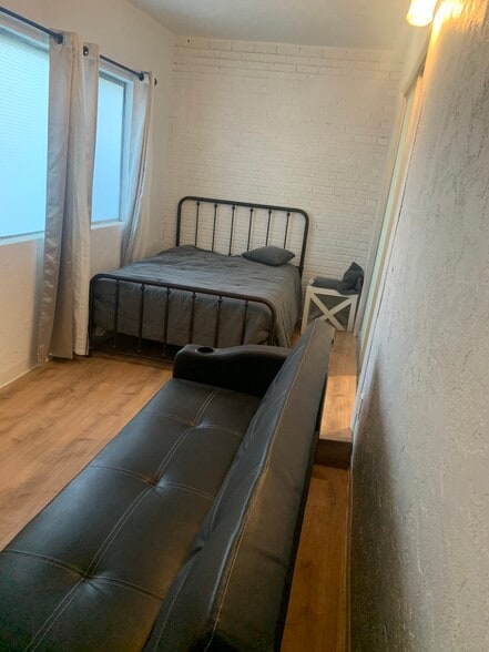 2nd bedroom with futon couch/full sizedbed and a full sized bed - 886 Raymond Dr