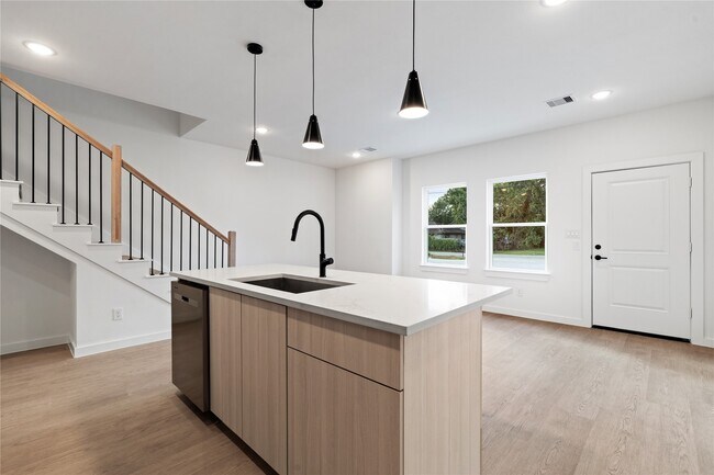 Building Photo - 1031 North Ln