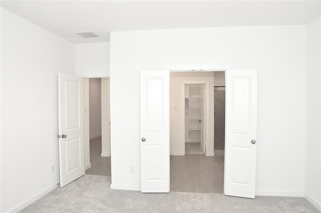 Building Photo - 10606 Summers Wy