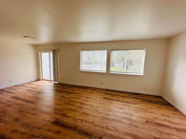 Building Photo - 3 Bed 2.5 Bath Roosevelt Area Remodeled  M...