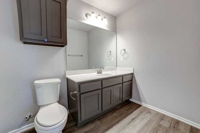 Building Photo - Brand New Luxury 4/2.5 Townhome! Move in S...