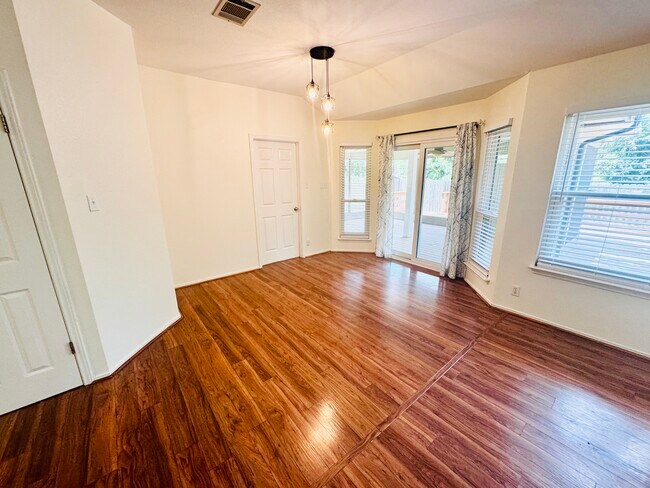 Building Photo - 1731 Warwick Way
