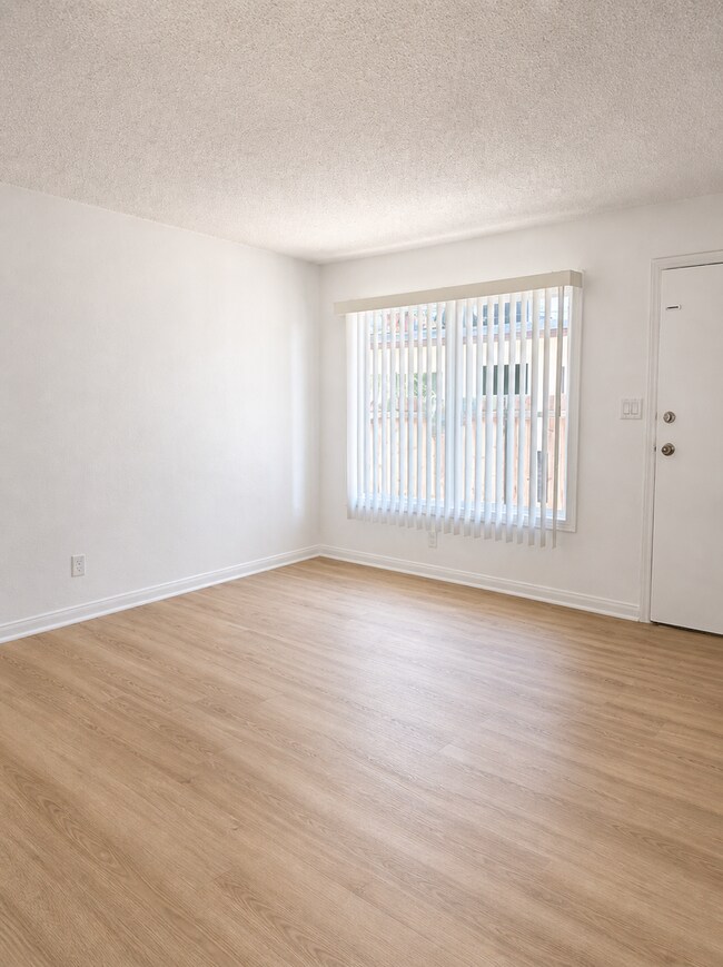 Interior Photo - 14719 S. Berendo Ave
