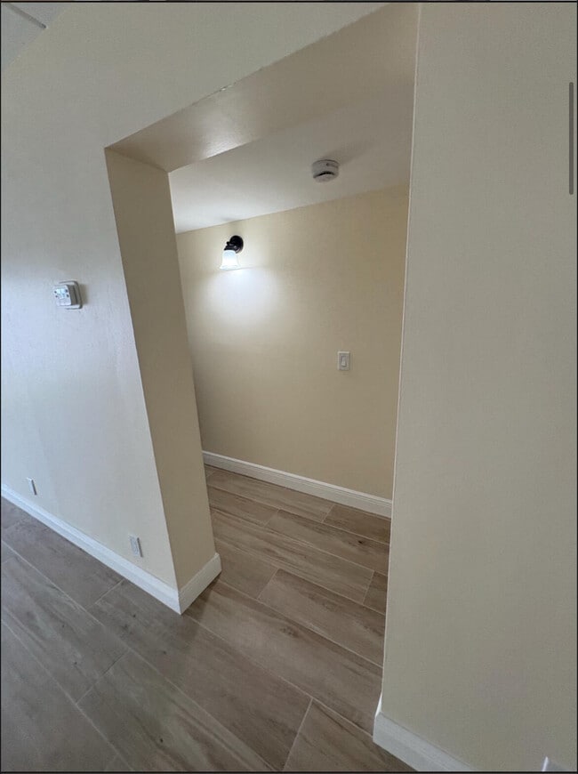 Building Photo - 1501 Crescent Cir