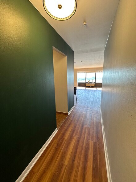 Building Photo - 300 Riverfront Dr