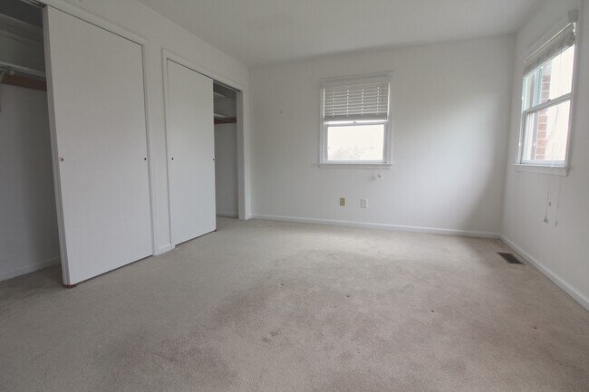 Building Photo - 214 Troon Ct