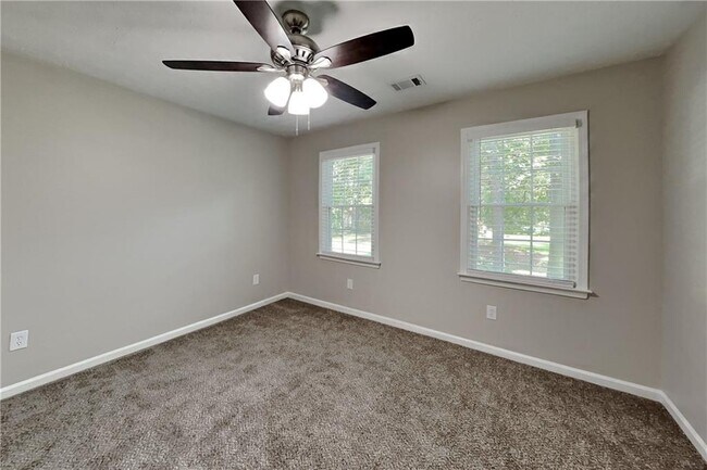 Building Photo - 385 Deerwood Dr