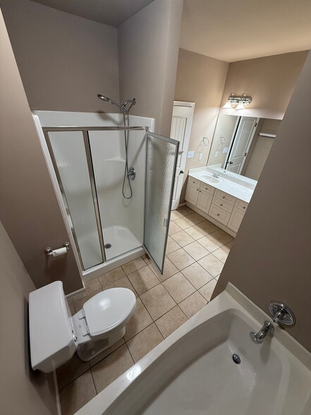 Building Photo - 2343 Ridgemont Dr