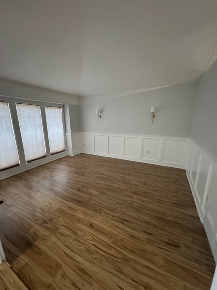 Building Photo - 15607 N Sycamore St