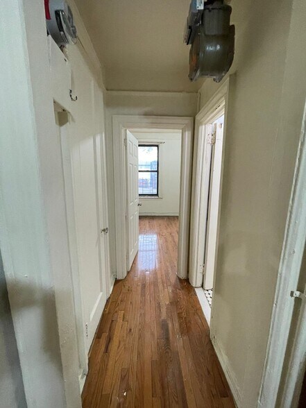 Building Photo - 142 W 238th St
