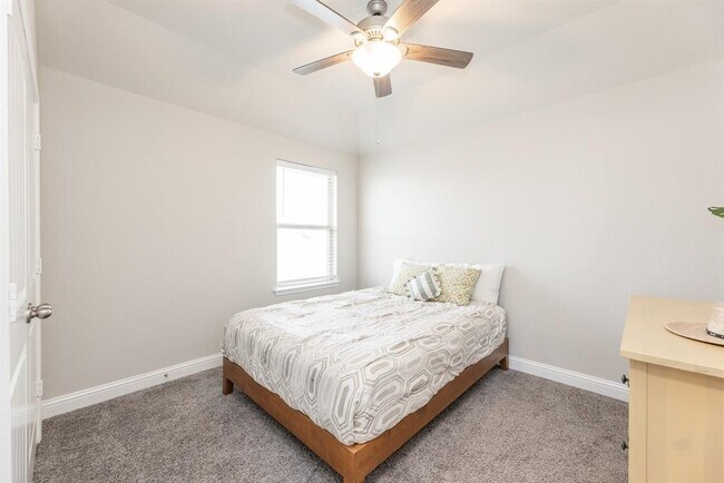Building Photo - 15215 Holloway Hls Trl