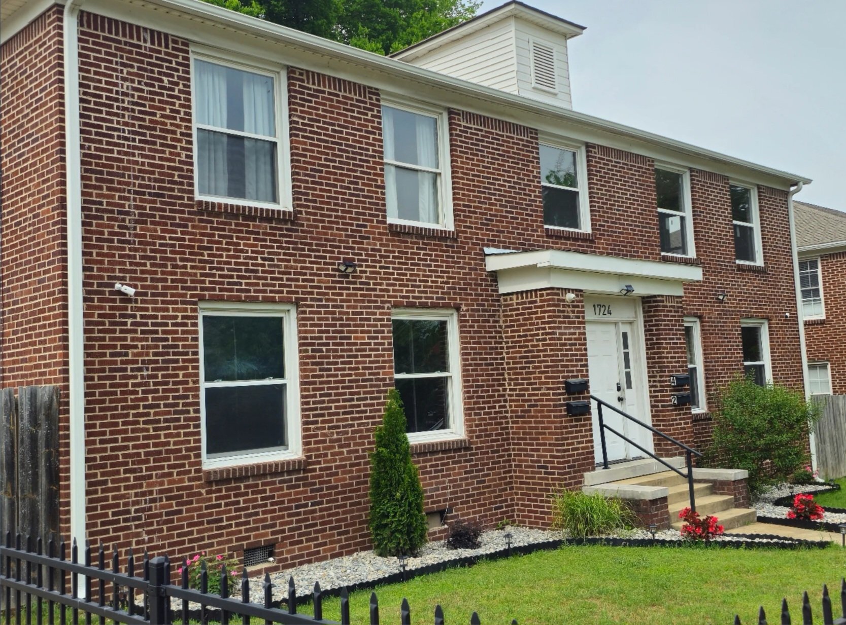 Building Photo - 1724 W 19th St