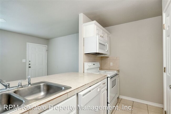 Building Photo - 107 Castleberry Ct