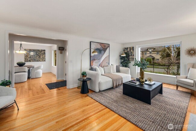 Building Photo - Exceptional Magnolia Home - Rare opportunity to live in Seattles Premier  Neighborhood