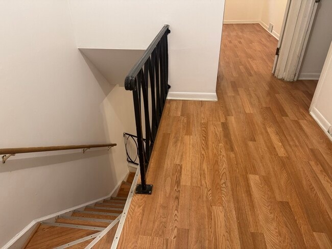 Building Photo - 1634 W Morse Ave