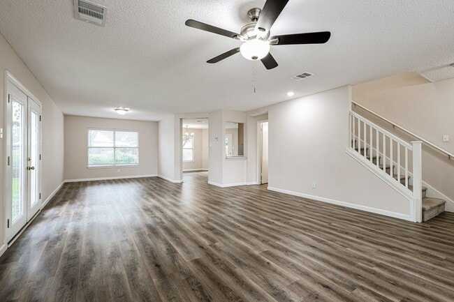 Building Photo - Hidden Gated community about 7 miles from Randolph Air Force Base