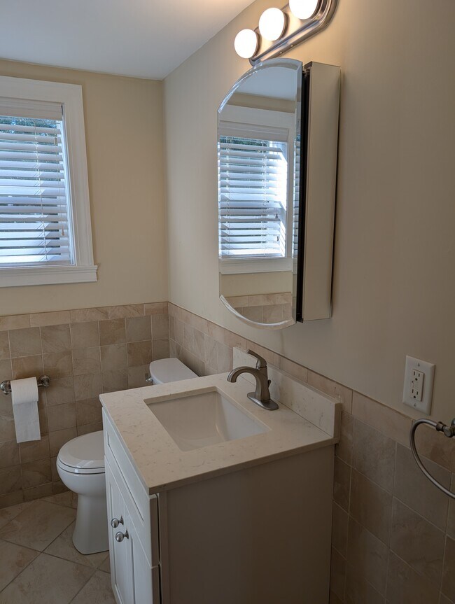 Building Photo - 9 Wall St