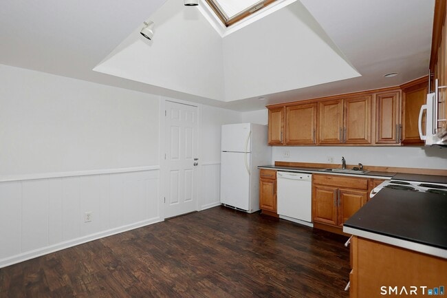 Building Photo - 121 Westport Rd