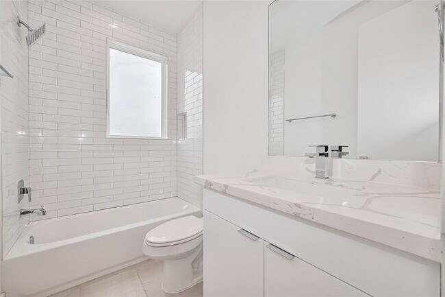 Building Photo - 3510 Hadley St