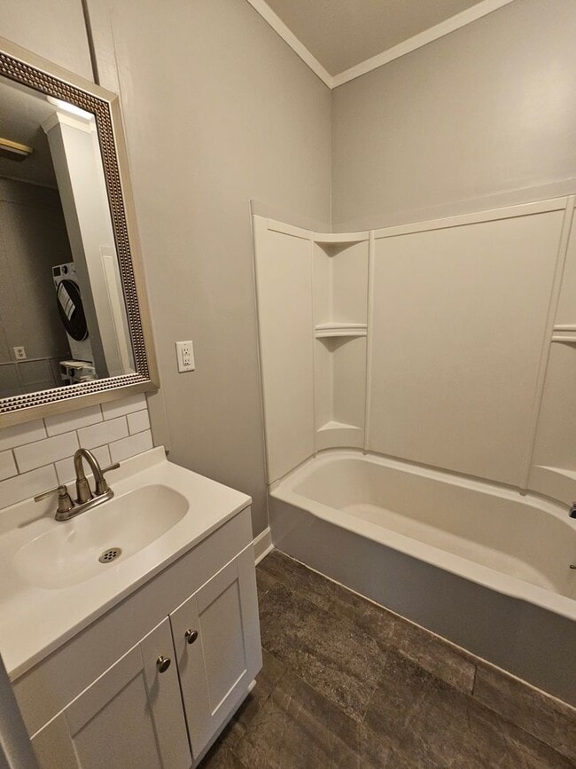 Building Photo - Must see! 2 BR in High Point