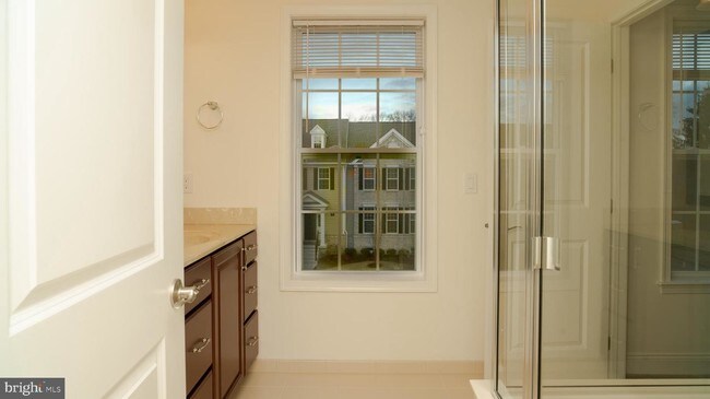 Building Photo - 2 PEACOCK Way