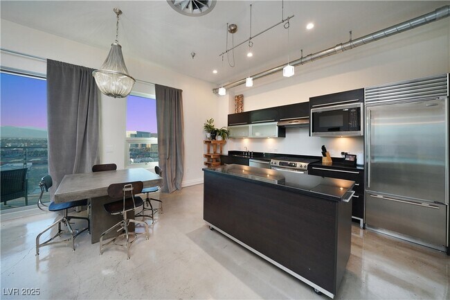 Building Photo - 200 Hoover Ave