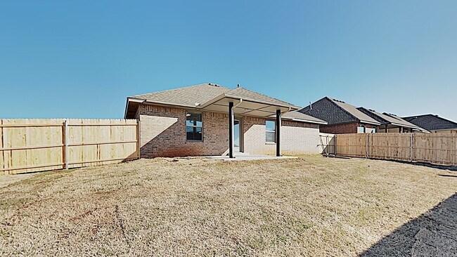 Building Photo - Spacious 4 Bedroom 2 Bath Home in Deer Cre...