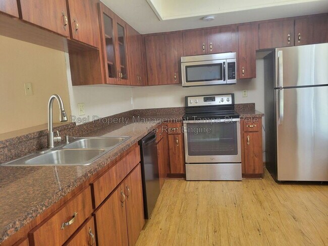 Building Photo - 2024 Sheffield Ct