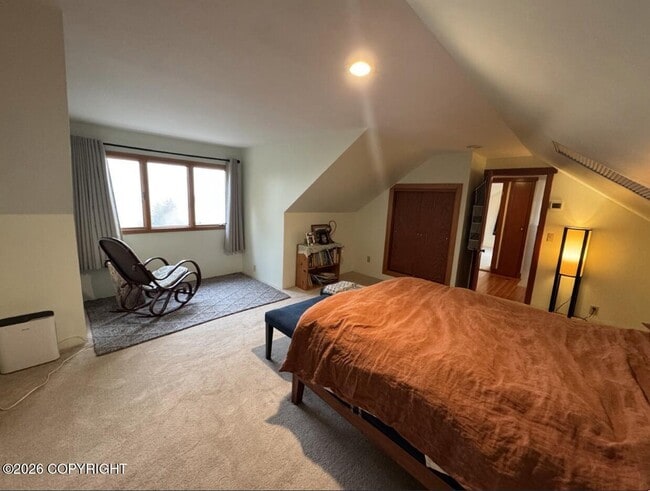 Building Photo - 636 Main St